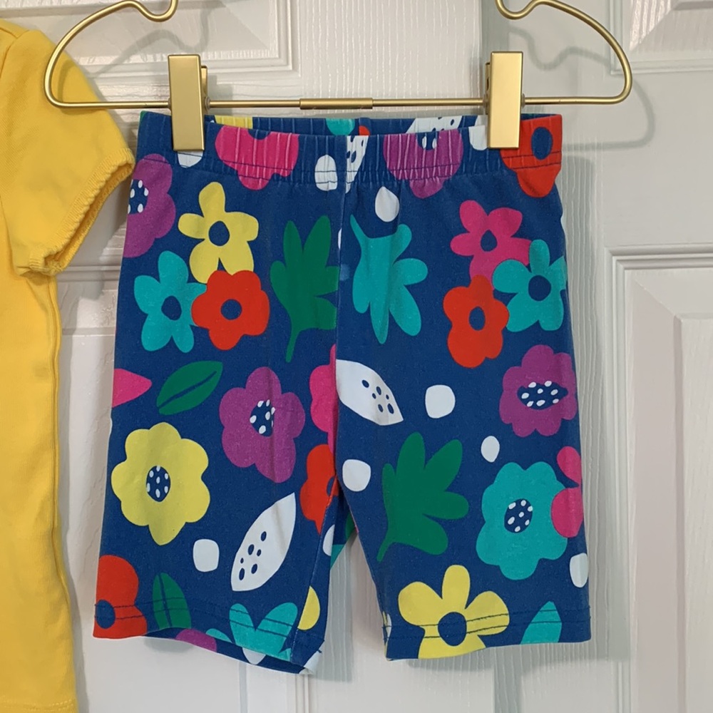 Hanna Andersson BASIC brights Pima Shirt & HA Biker Shorts - Picture 4 of 7